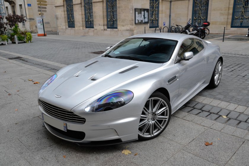 Aston Martin DBS v12