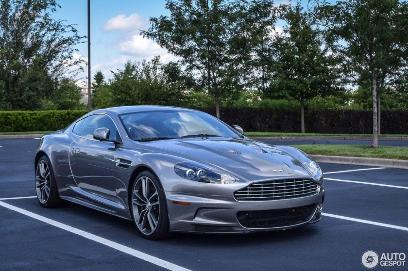Астон Мартин ДБС