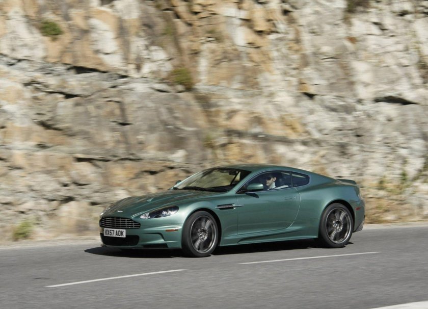 Астон Мартин ДБС