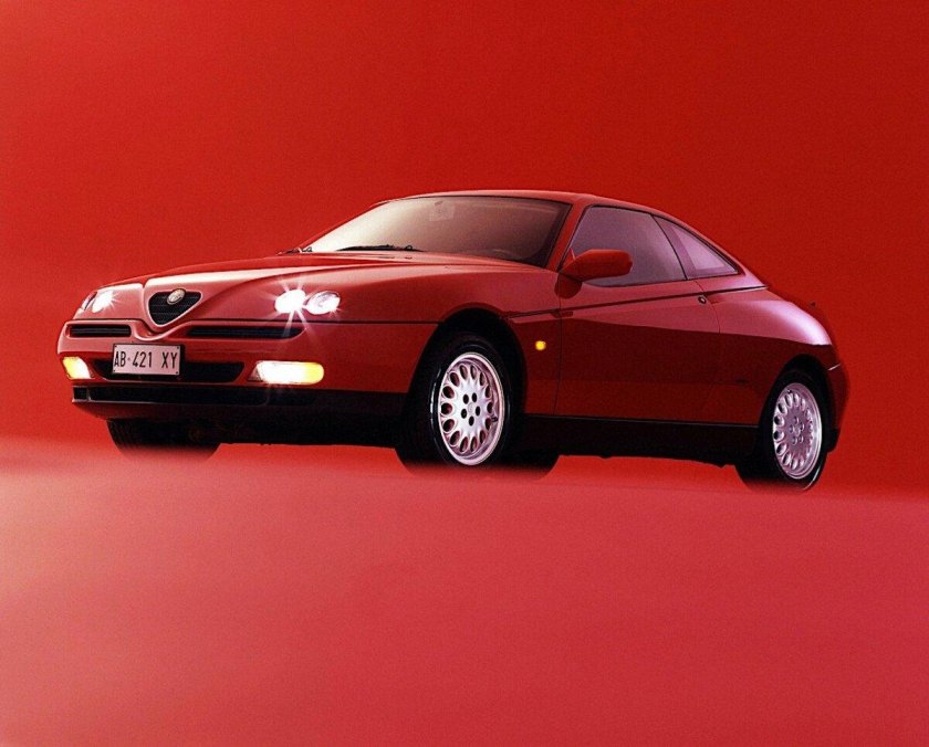 Alfa Romeo GTV 916