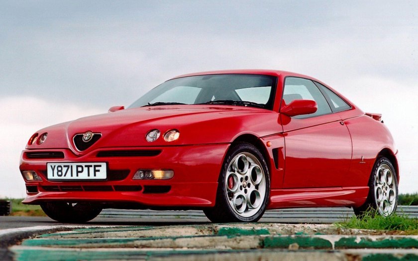 Alfa Romeo GTV 916