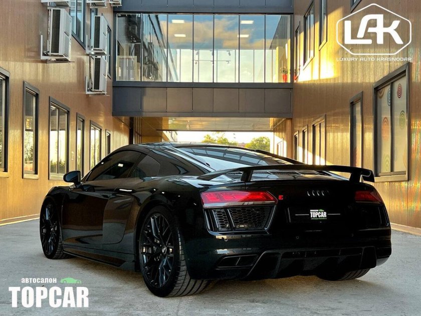 Ауди р8 2021