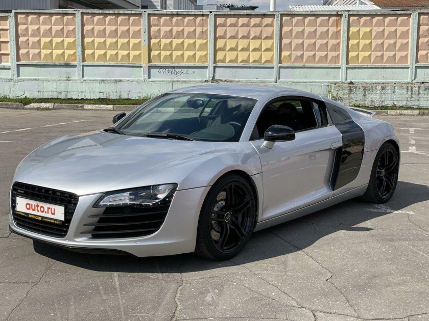 Машина ауди р 8