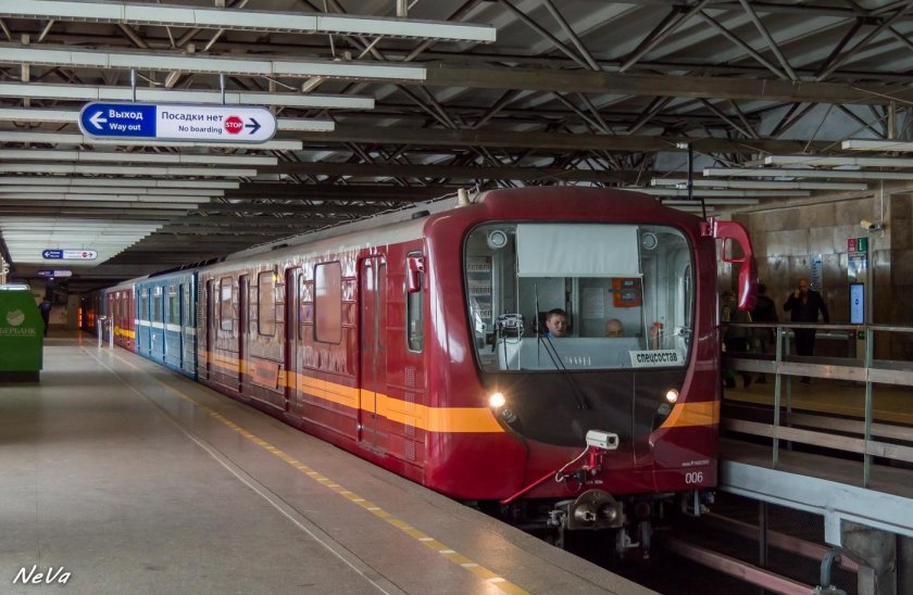 Служебные вагоны метро