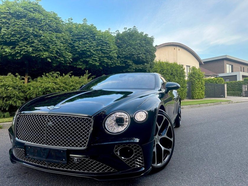 Машина bentley continental gt