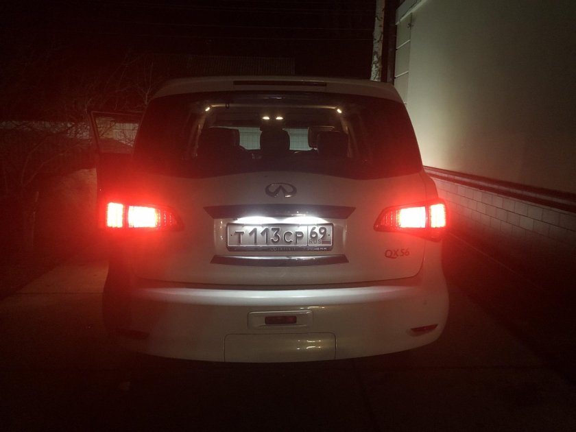 Фары задних габаритов Infiniti qx56
