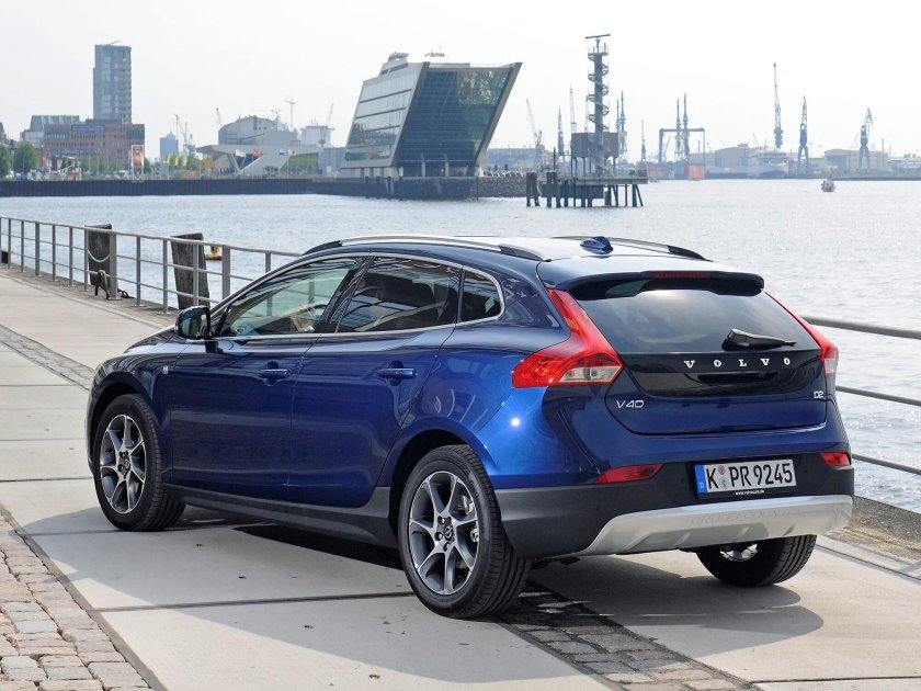 Volvo v40 2014