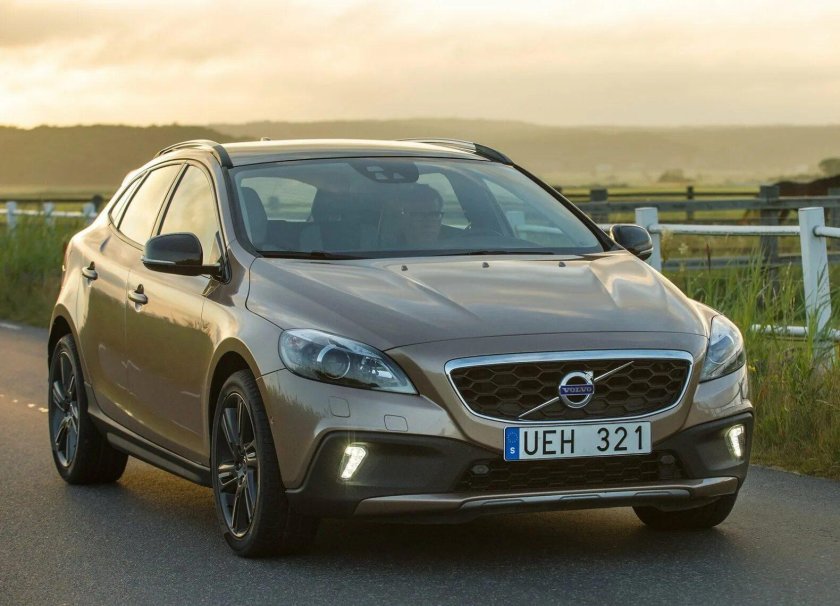 Volvo v40 2014