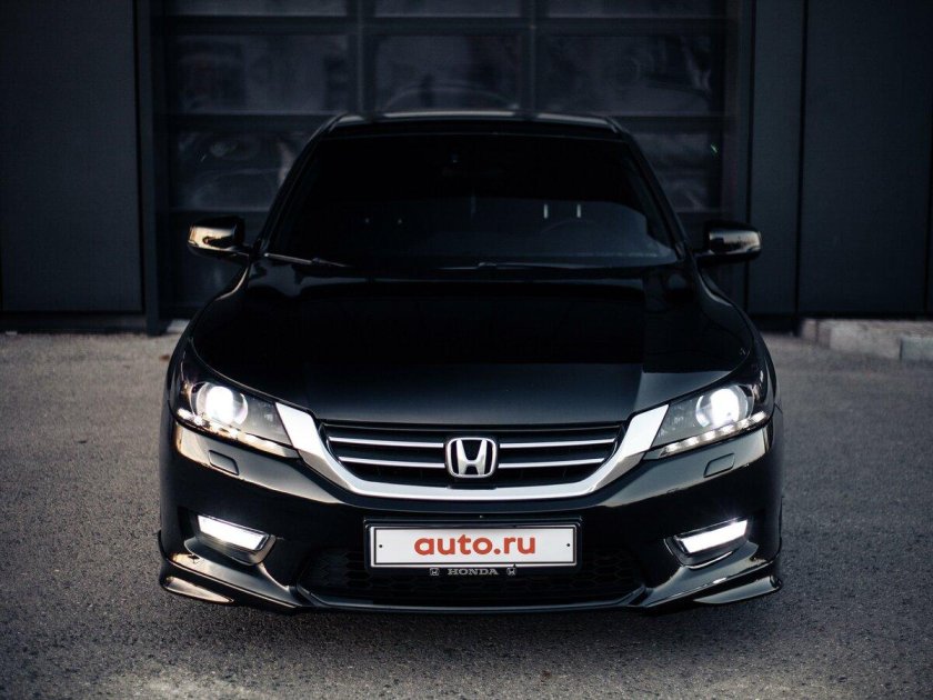 Машина Хонда черная