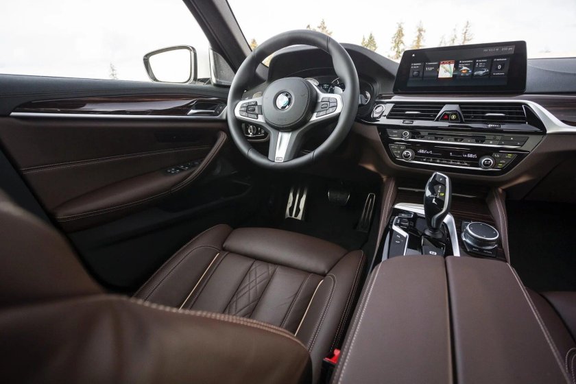 BMW 2017 530i салон