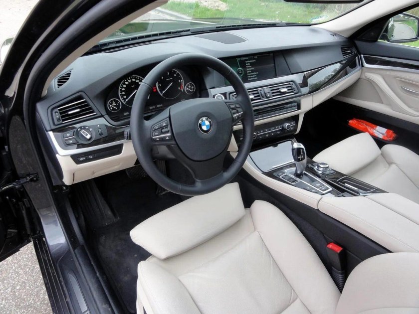 BMW 530d салон