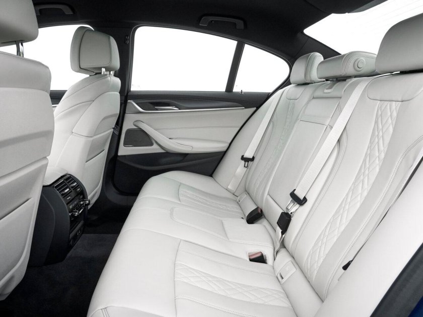 BMW 5 салон сзади