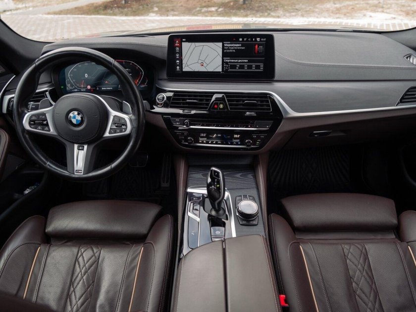 Бмв 530d 2019 салон