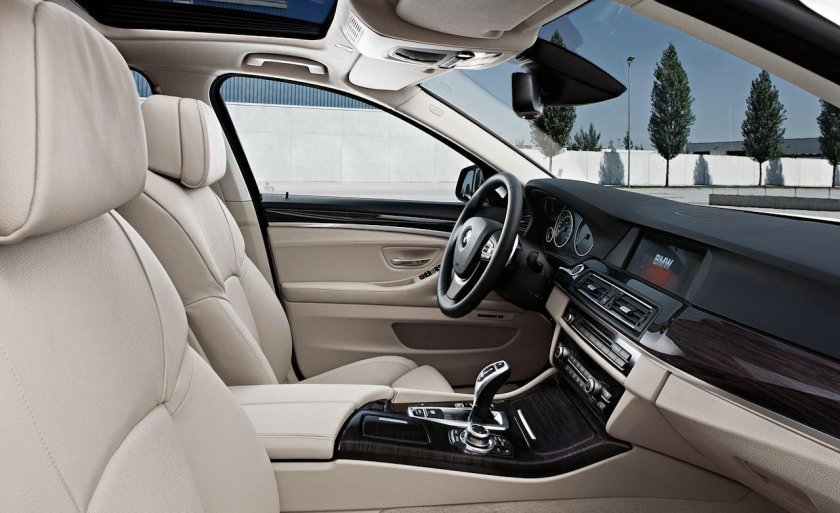 BMW 5 Series салон