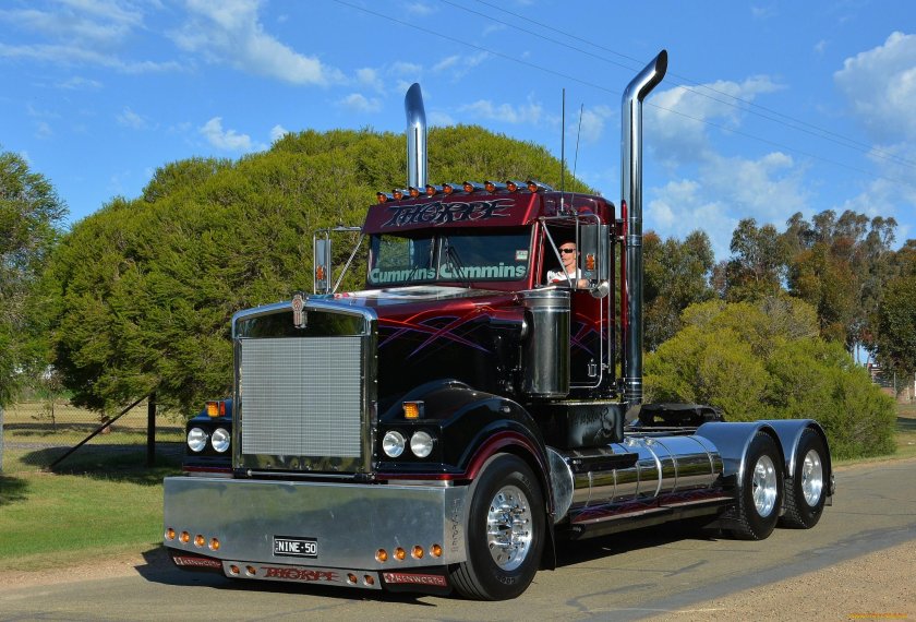 Грузовой седельный тягач составные части