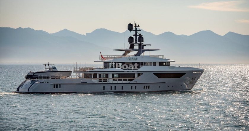 Яхта эксплорер