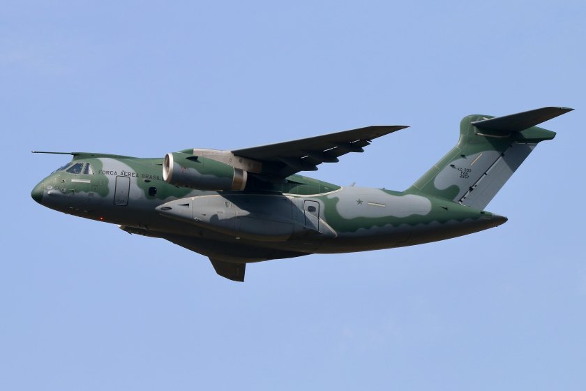 Самолет Embraer Kc-390