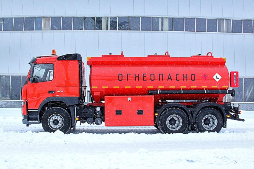 Топливозаправщик Вольво 6х6