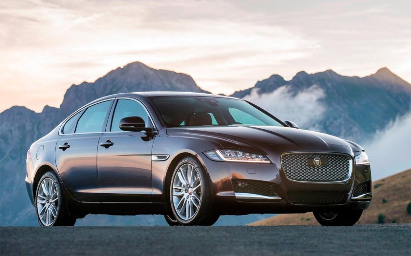 Ягуар XF