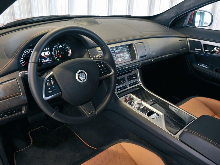 Ягуар XF 2008 салон