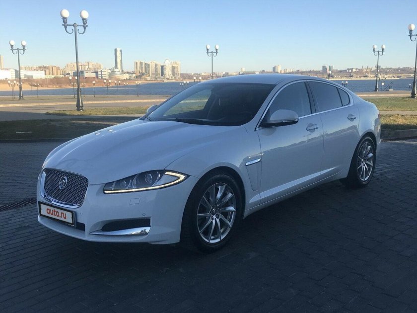 Ягуар XF спойлер