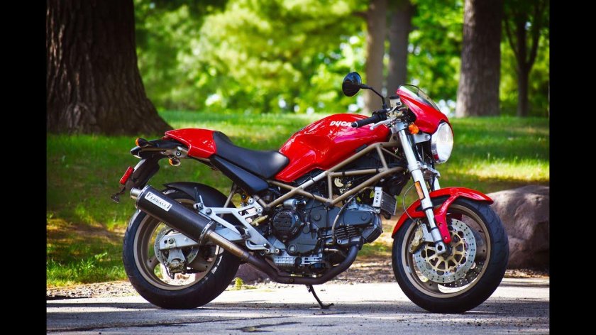 Ducati Monster 900