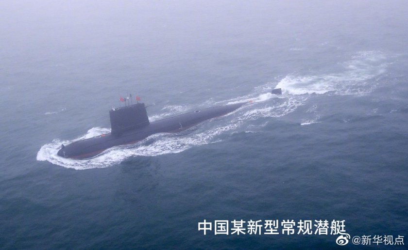 Снабжение подлодок НОАК В море