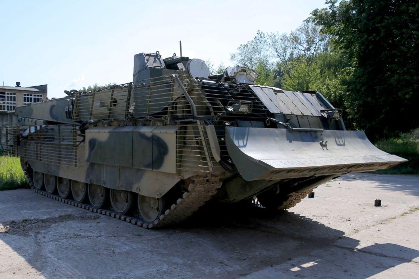 Бронированная ремонтно-эвакуационная машина т-16