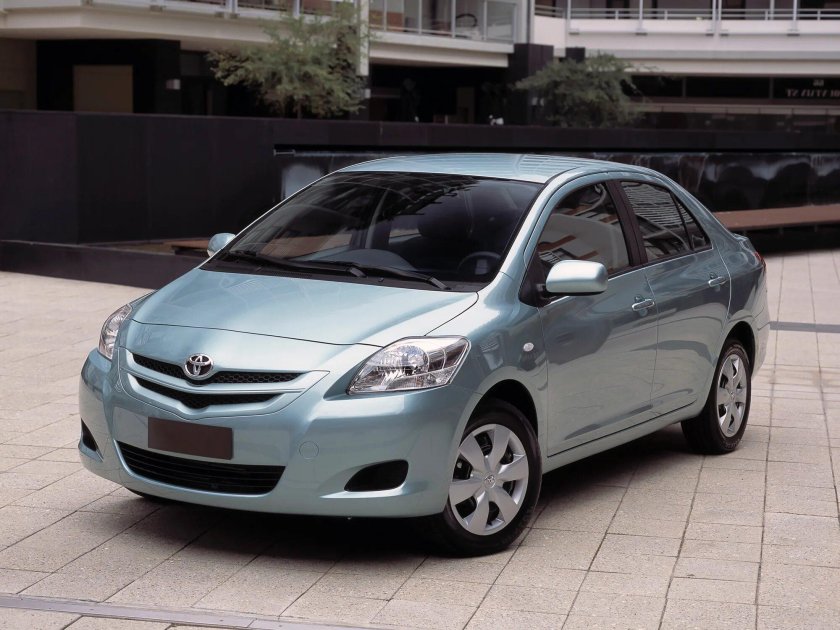 Toyota Yaris седан 2006