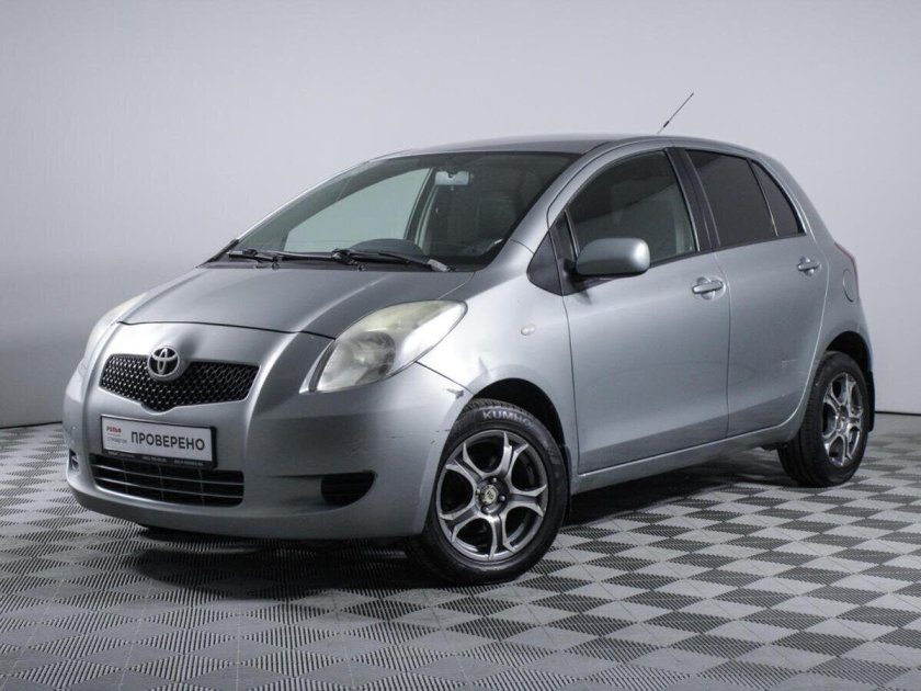 Тойота Ярис 2006 года