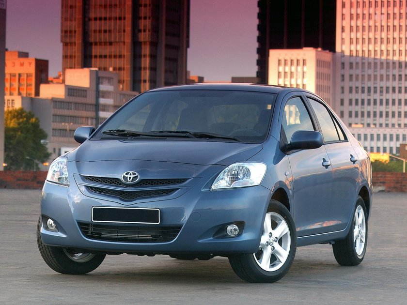 Тойота Ярис седан 2006