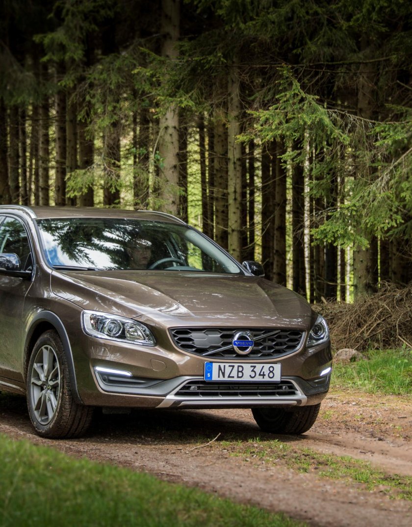 Volvo v60 Cross Country 2015
