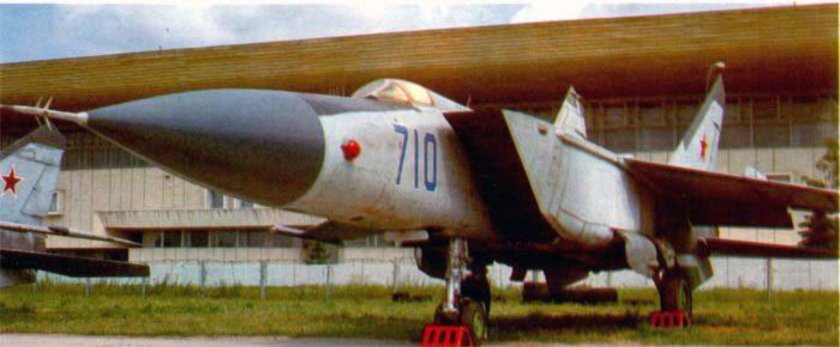 Самолет миг 25