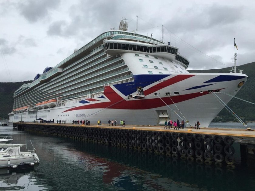 Круизный лайнер Britannia