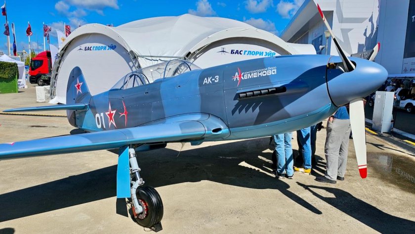 Учебно тренировочный самолет