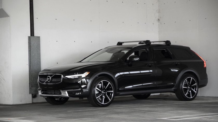 Volvo v90 Cross Country черная