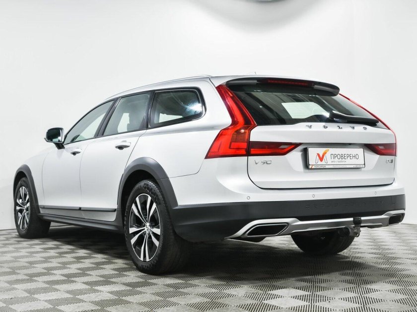 Volvo v 90 cross country