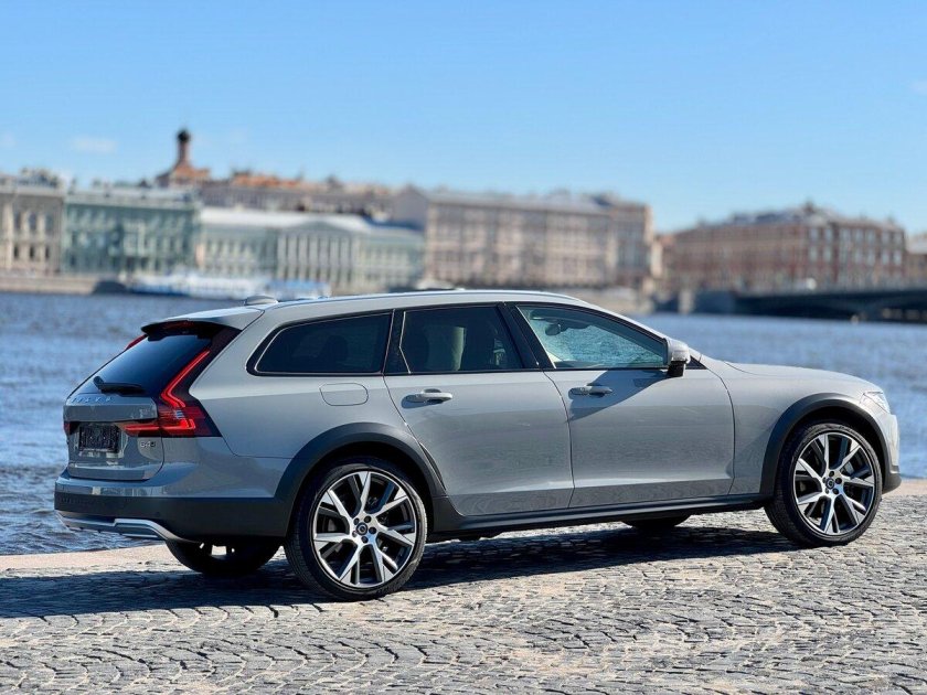 Volvo v90 cross country