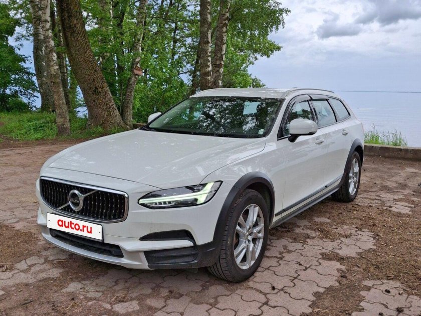 Volvo v 90 cross