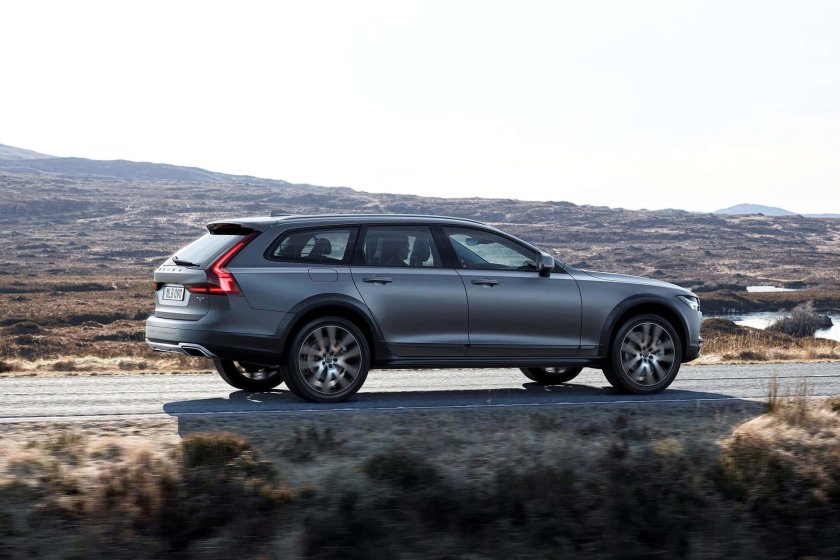 Volvo v90 Cross Country