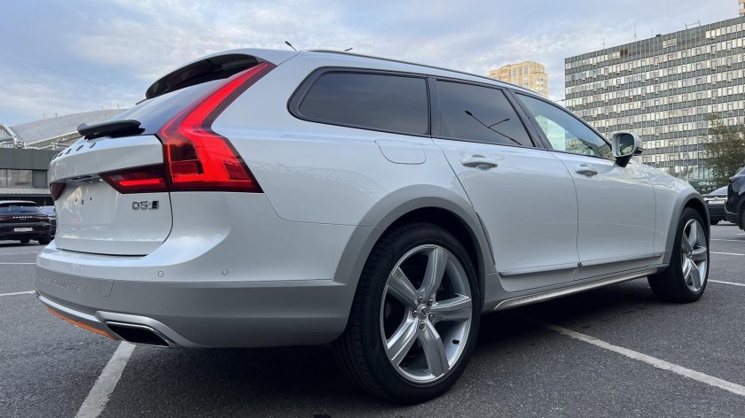 Вольво серебристый металлик