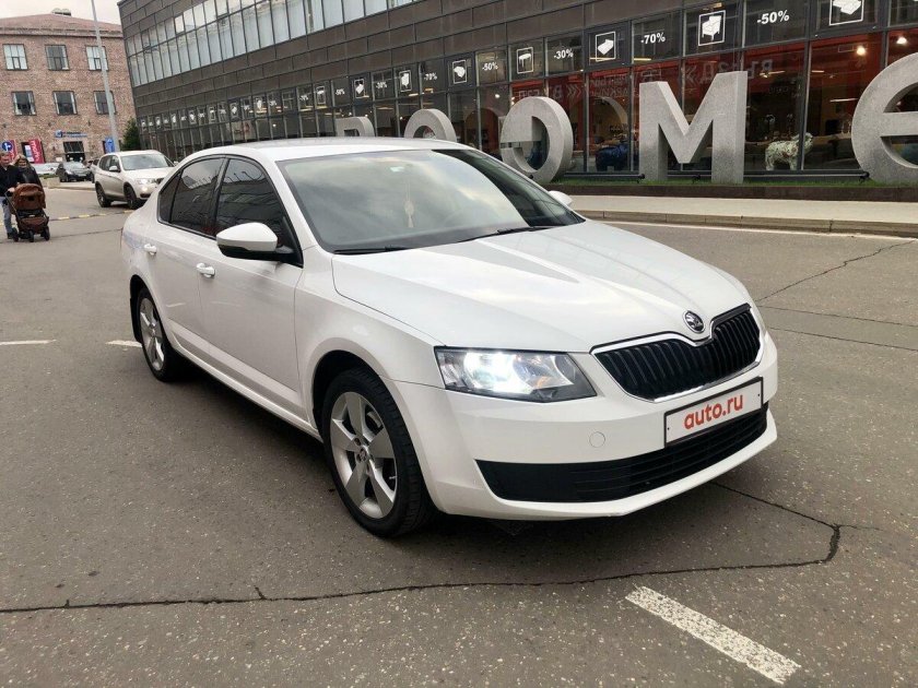 Октавия а7 белая