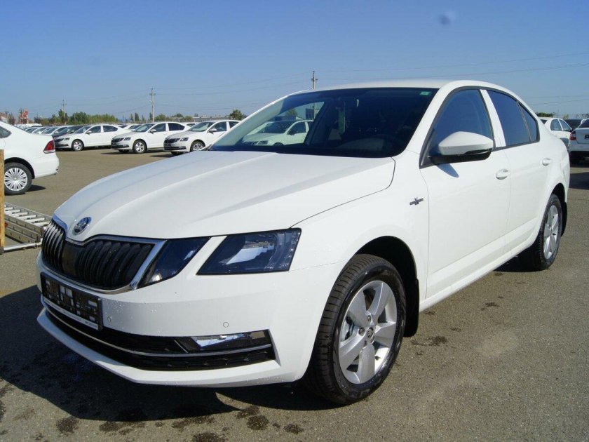 Skoda Octavia a7 Рестайлинг белая