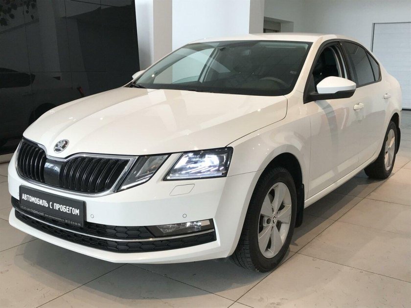 Октавия а7 Рестайлинг белая