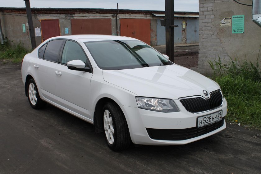 Октавия а8 белая