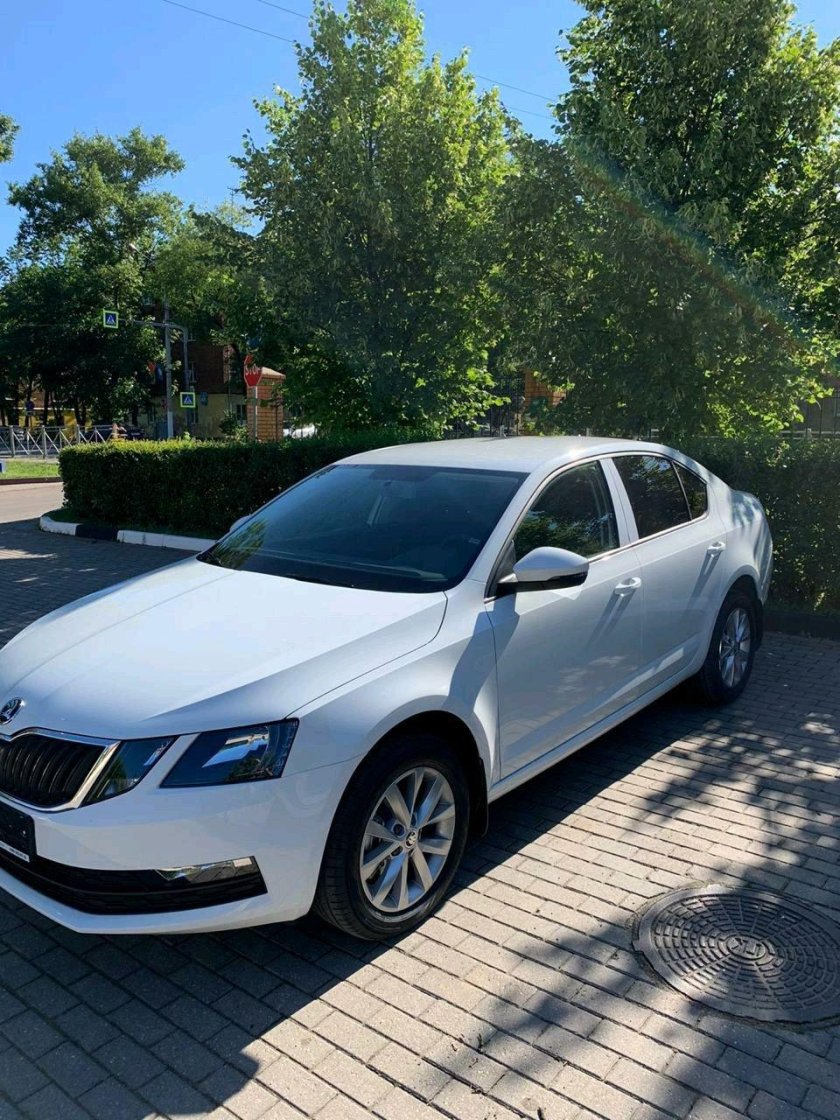 Шкода Октавия а8 белая