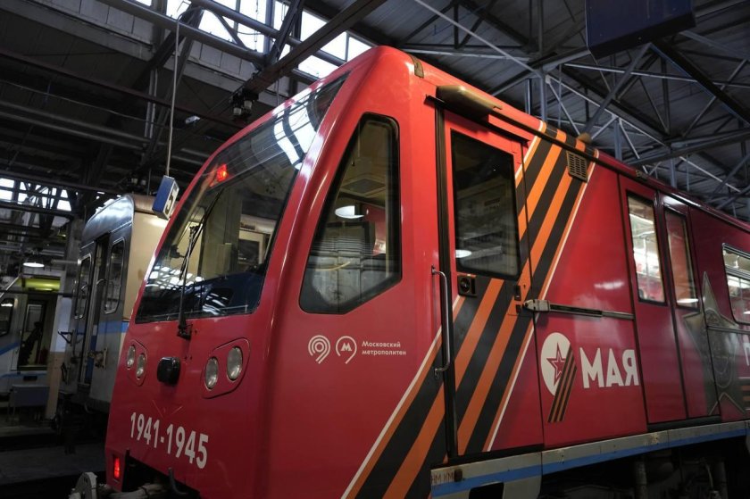 Поезд метро