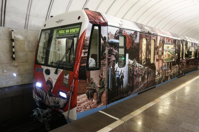 Метро поезд музей Победы на Калужско Рижской линии