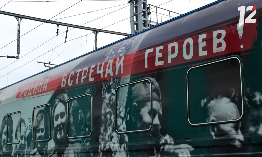 Поезд прибывает на станцию