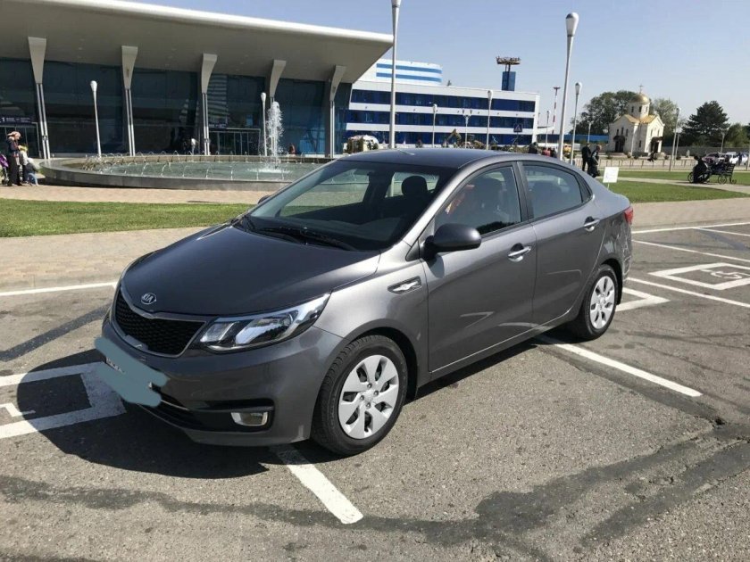 Kia Rio серая